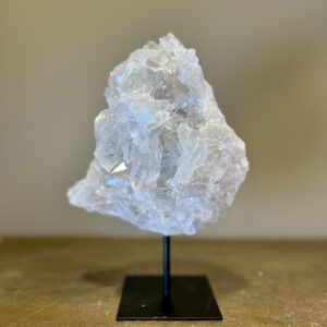 Bergkristal cluster op stalen standaard