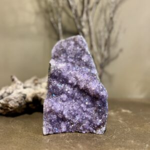 Amethist met sta vlak en gepolijste rand