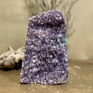 Amethist met sta vlak en gepolijste rand