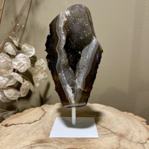 Druzy rots agaat op witte voet