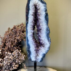 Amethist portal met goethiet op stalen voet