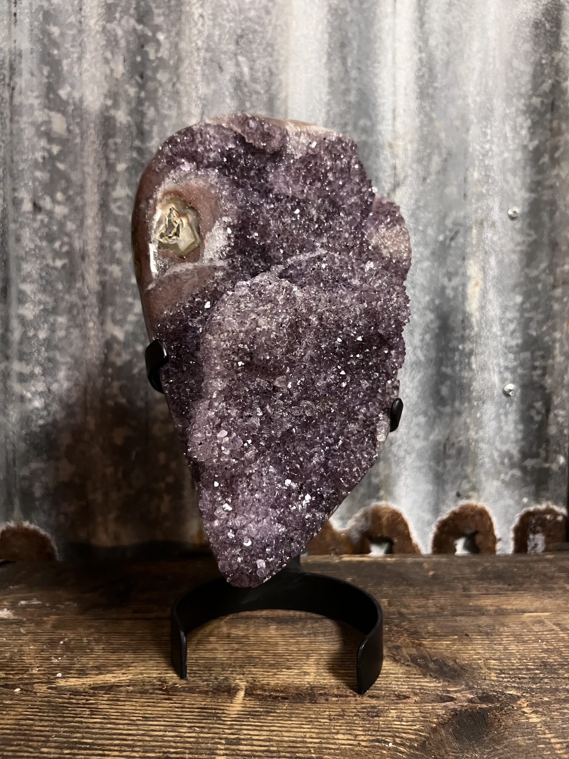Amethist druzy op zwarte standaard - Afbeelding 1